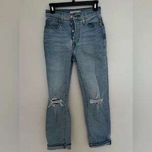 Never worn Levi Wedgie Straight size 26